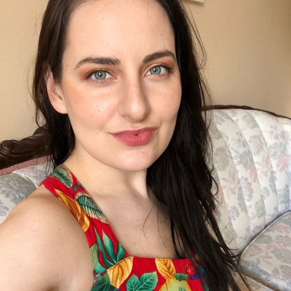 Meet your Posher, Alison - Picture 1 of 1